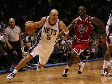 她坚持努力 她坚持努力