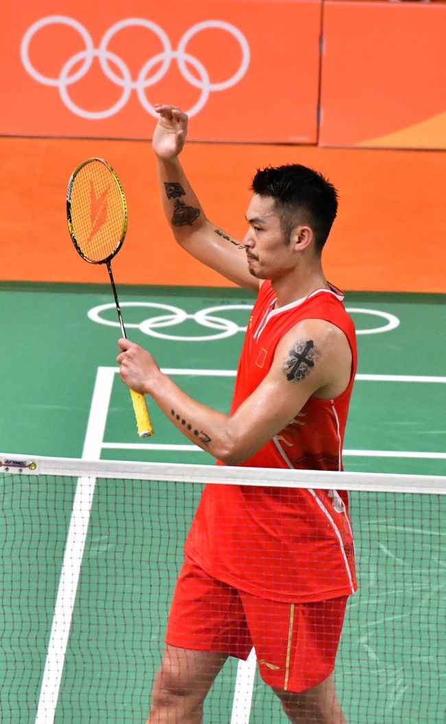 乎年龄的成 乎年龄的成