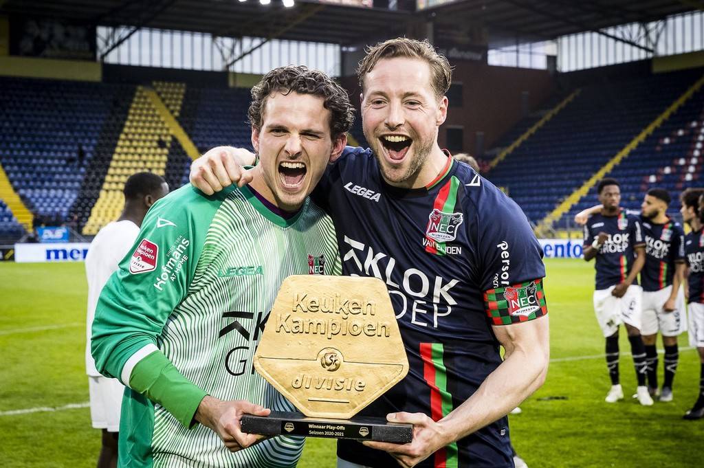 队在关键时 队在关键时