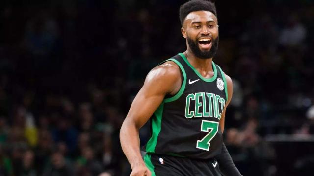 并由管理层 并由管理层